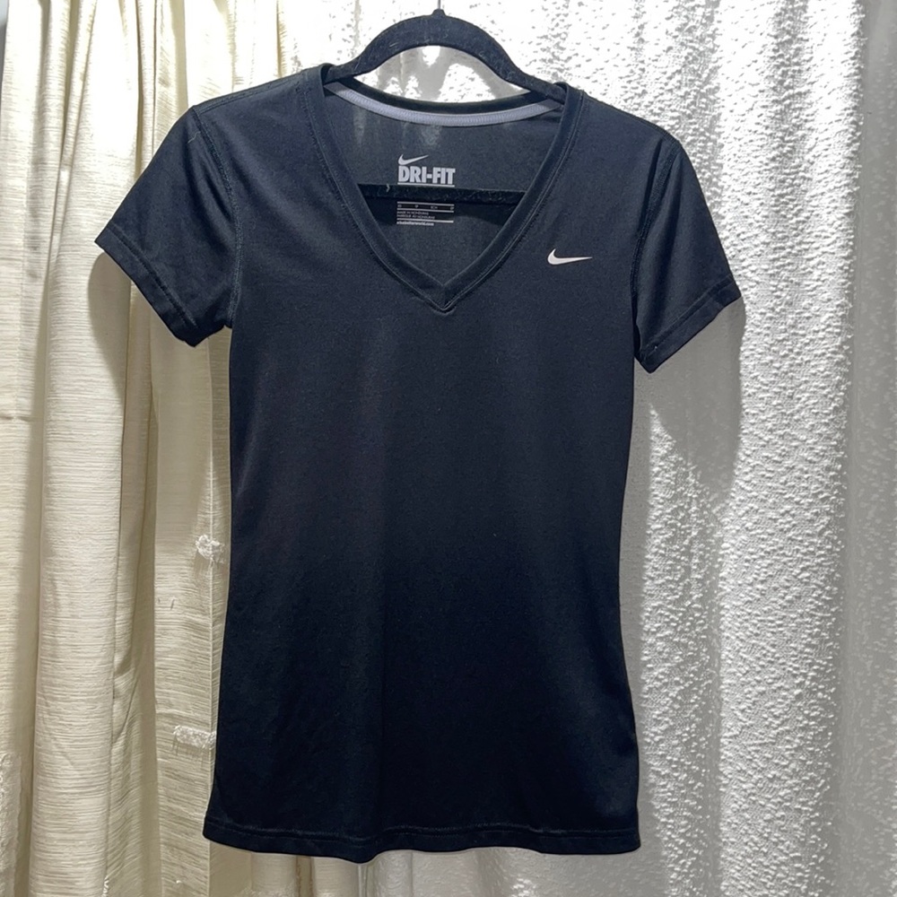 NIKE DRI-FIT V NECK TSHIRT